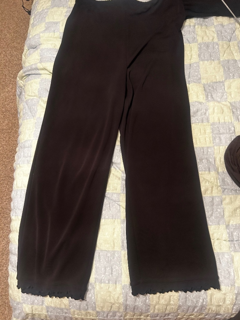 Black size large ruffle bottom J Jill Pants